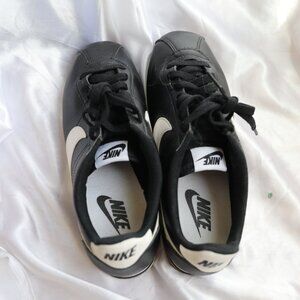 Nike Classic Cortez Women's Size 8.5 Shoes Black White Leather Sneakers Low Top